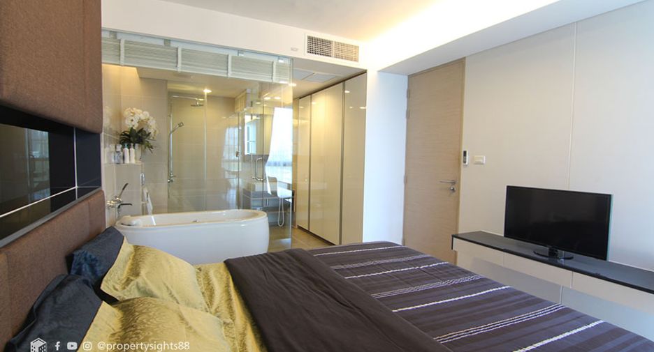 For rent 2 bedrooms condo in Watthana, Bangkok