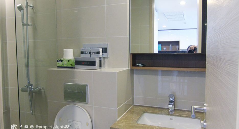 For rent 2 bedrooms condo in Watthana, Bangkok