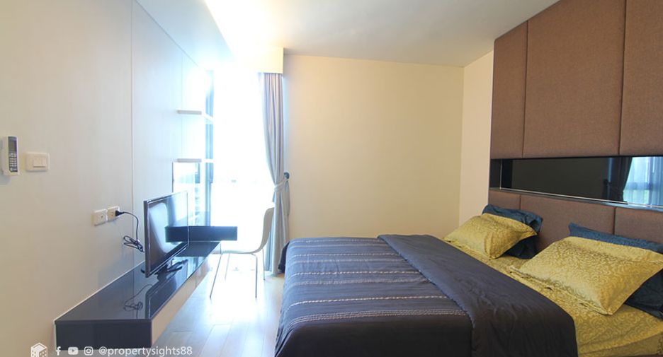 For rent 2 bedrooms condo in Watthana, Bangkok