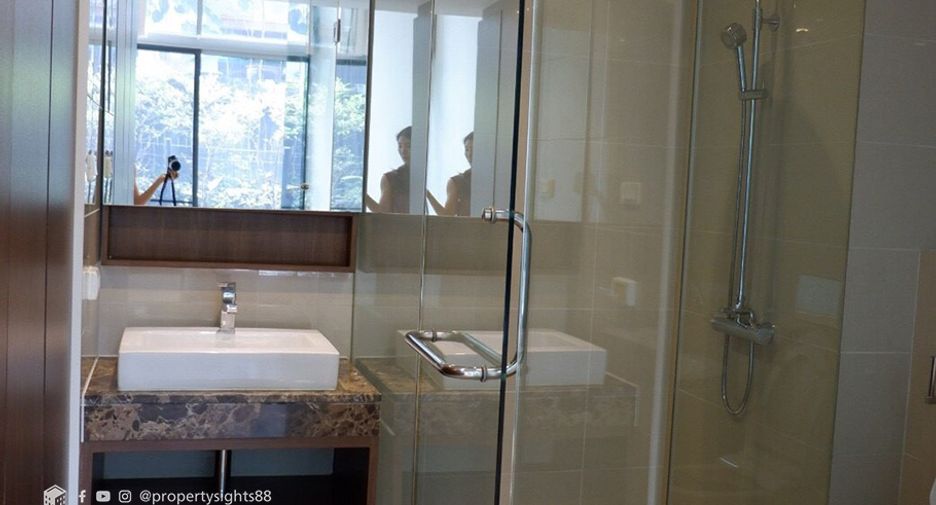 For rent 2 bedrooms condo in Watthana, Bangkok