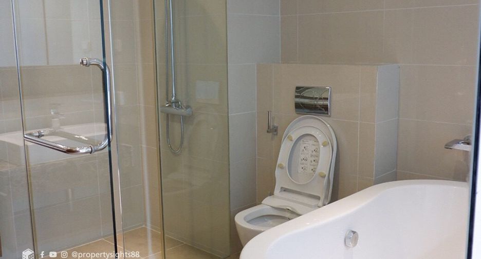 For rent 2 bedrooms condo in Watthana, Bangkok