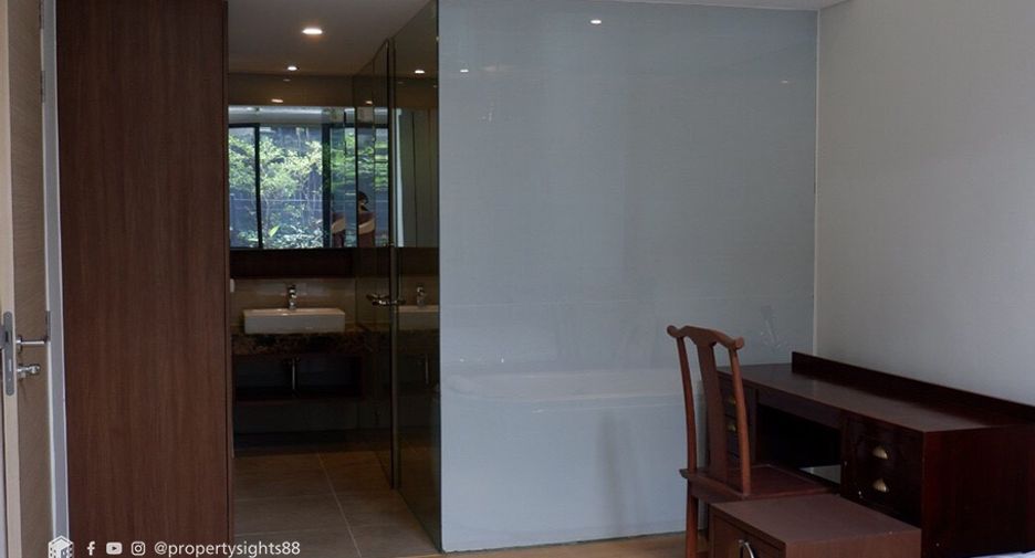 For rent 2 bedrooms condo in Watthana, Bangkok
