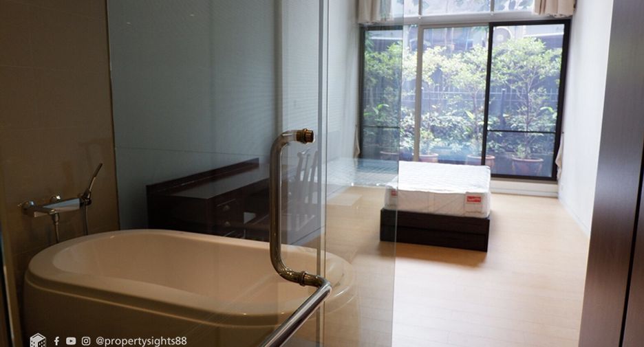 For rent 2 bedrooms condo in Watthana, Bangkok
