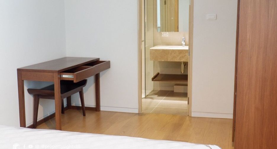 For rent 2 bedrooms condo in Watthana, Bangkok