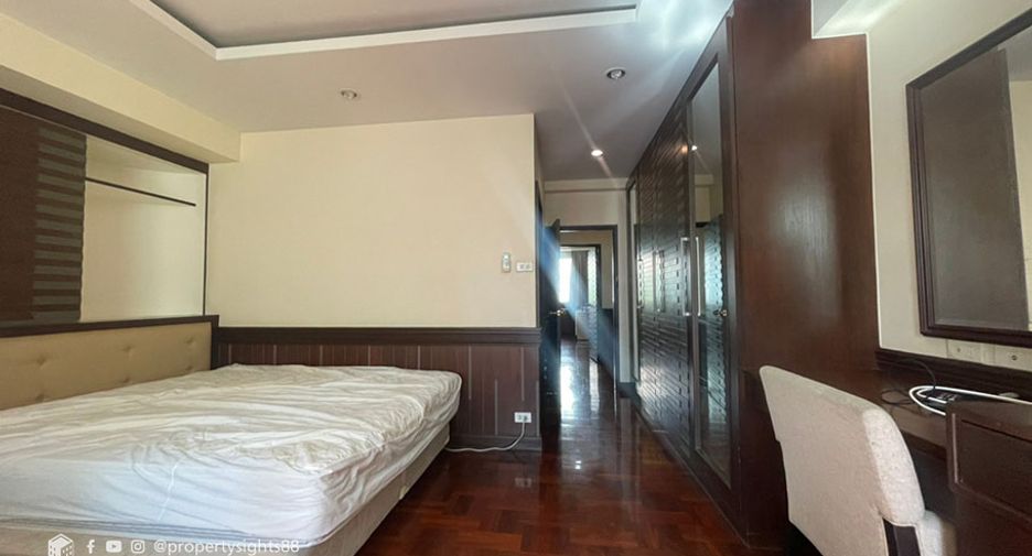 Wohnung zur Miete mit 3 Zimmer in Khlong Toei, Bangkok