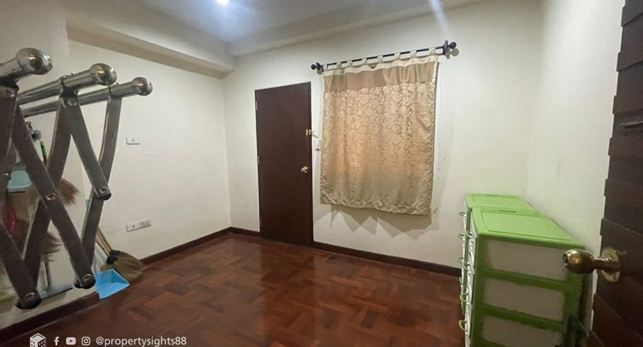 Wohnung zur Miete mit 3 Zimmer in Khlong Toei, Bangkok