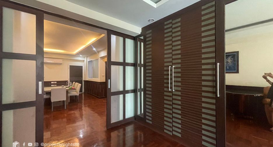 Wohnung zur Miete mit 3 Zimmer in Khlong Toei, Bangkok