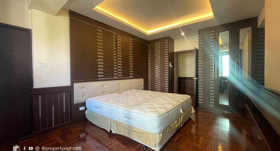 Wohnung zur Miete mit 3 Zimmer in Khlong Toei, Bangkok