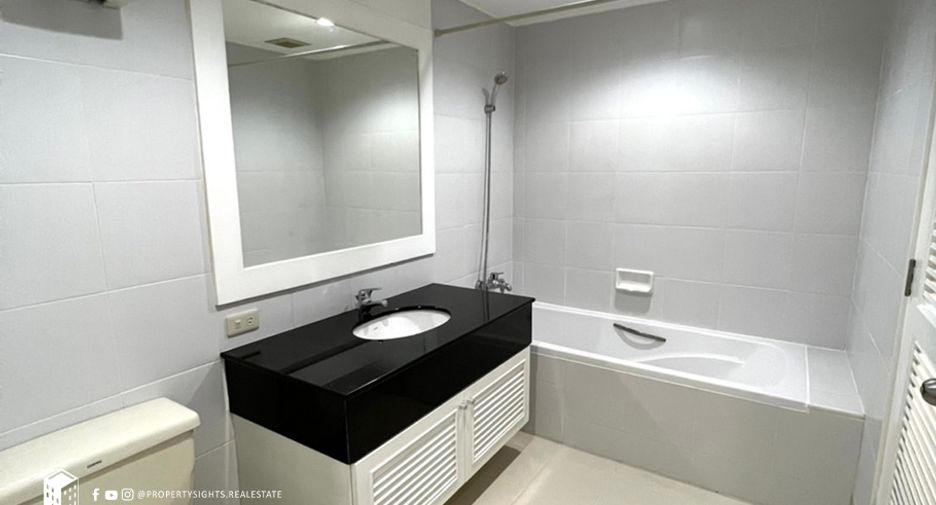 For rent 2 bedrooms condo in Khlong Toei, Bangkok