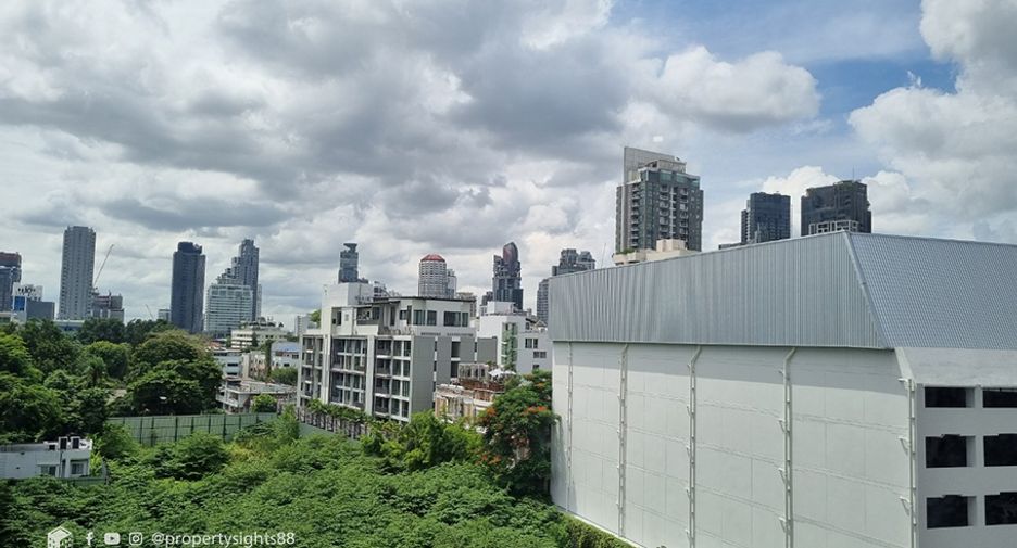 For rent 3 bedrooms condo in Khlong Toei, Bangkok