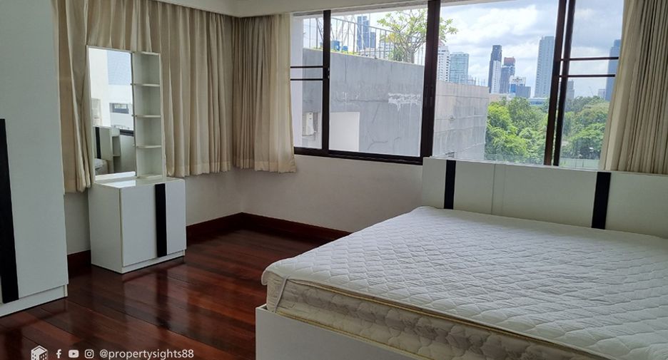 For rent 3 bedrooms condo in Khlong Toei, Bangkok