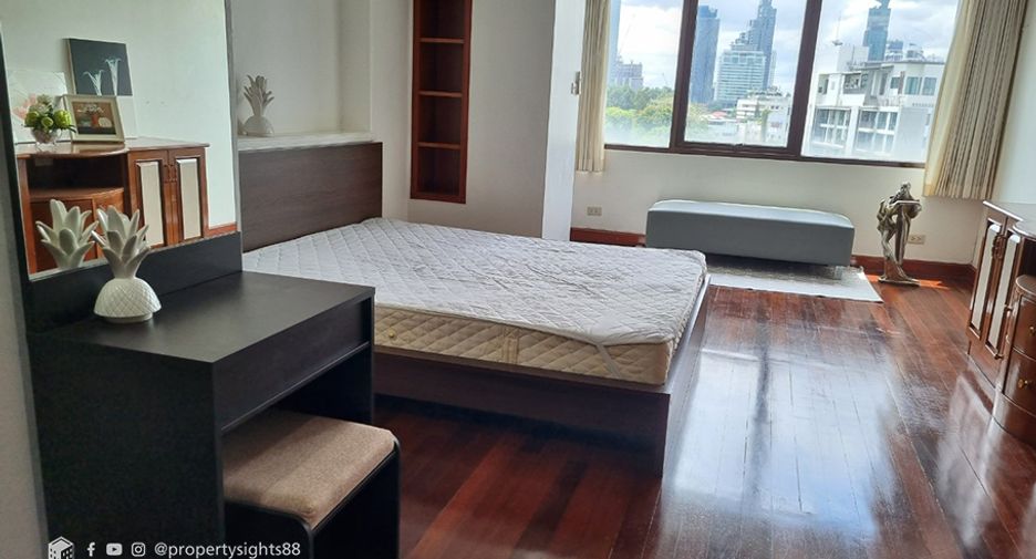 For rent 3 bedrooms condo in Khlong Toei, Bangkok