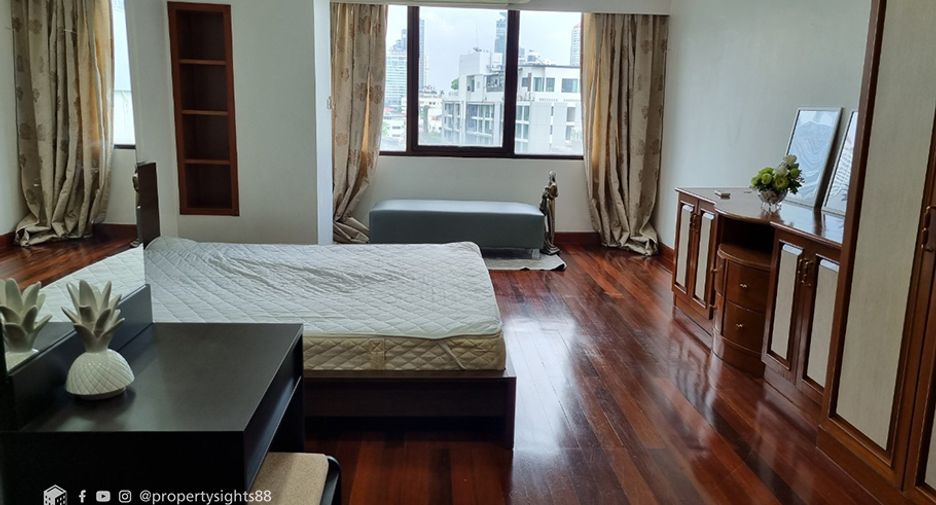 For rent 3 bedrooms condo in Khlong Toei, Bangkok