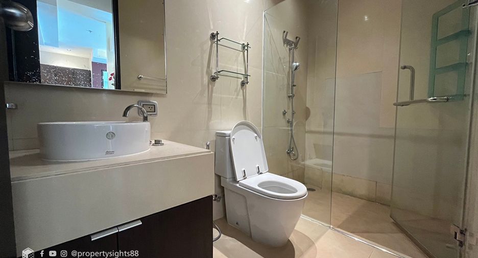 For rent 2 bedrooms condo in Khlong Toei, Bangkok