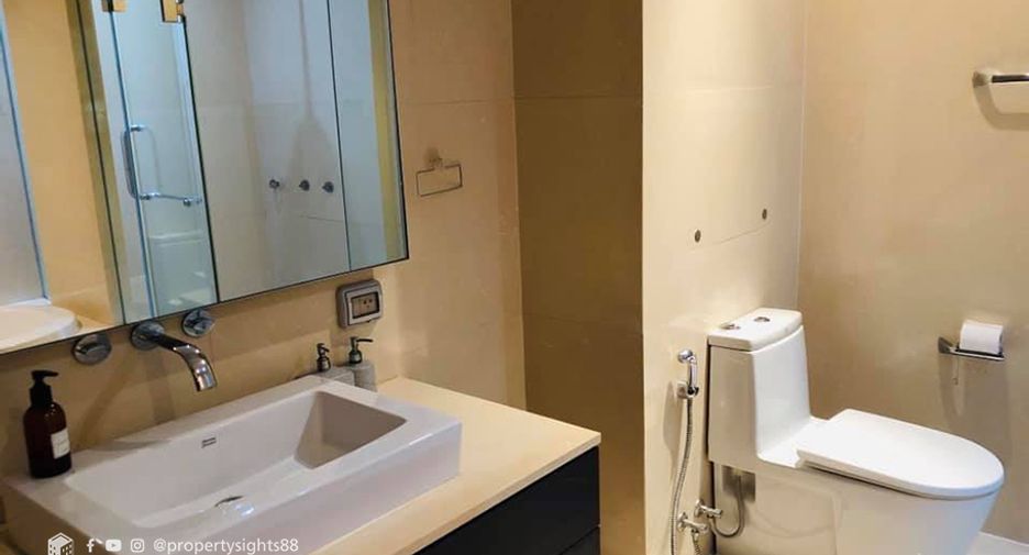 For rent 3 bedrooms condo in Khlong Toei, Bangkok