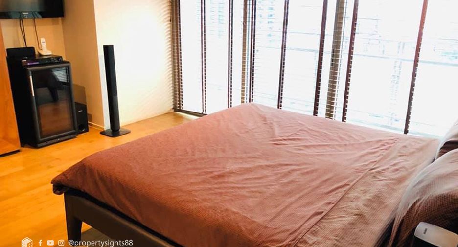 For rent 3 bedrooms condo in Khlong Toei, Bangkok