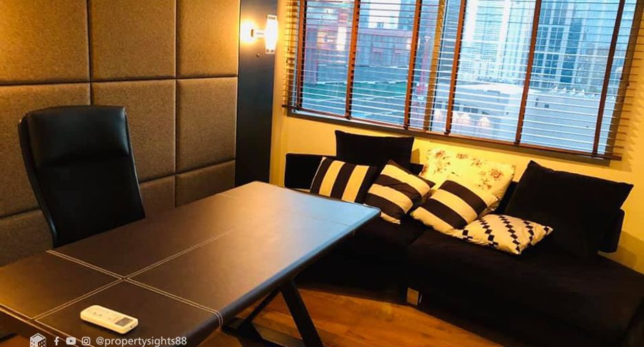 For rent 3 bedrooms condo in Khlong Toei, Bangkok