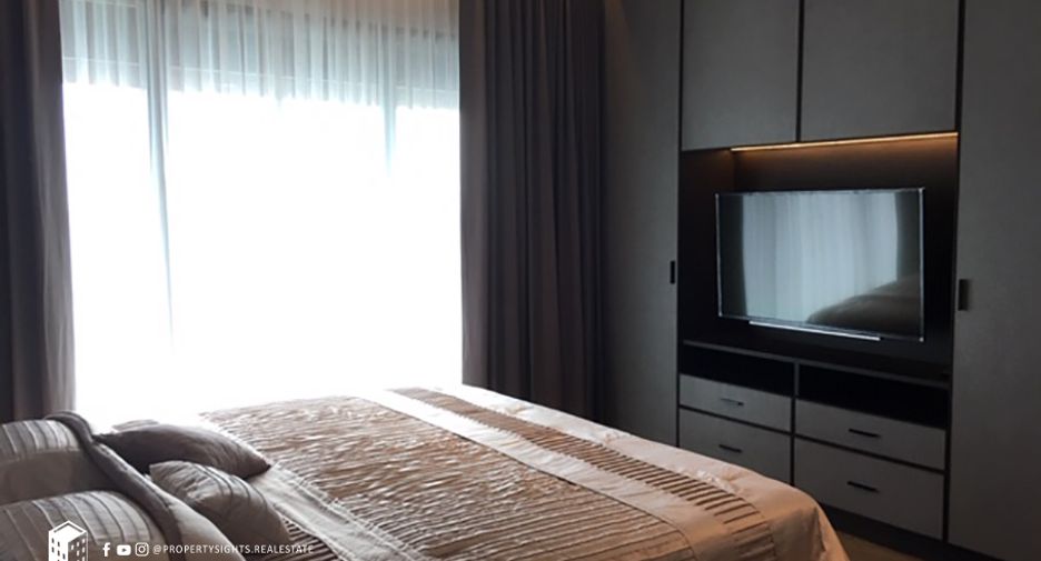 For rent 3 bedrooms condo in Khlong Toei, Bangkok