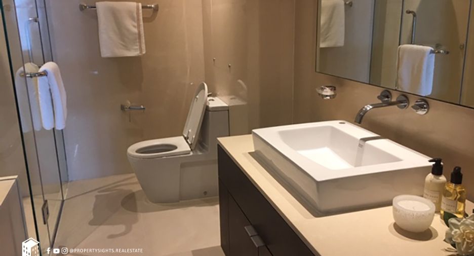 For rent 3 bedrooms condo in Khlong Toei, Bangkok