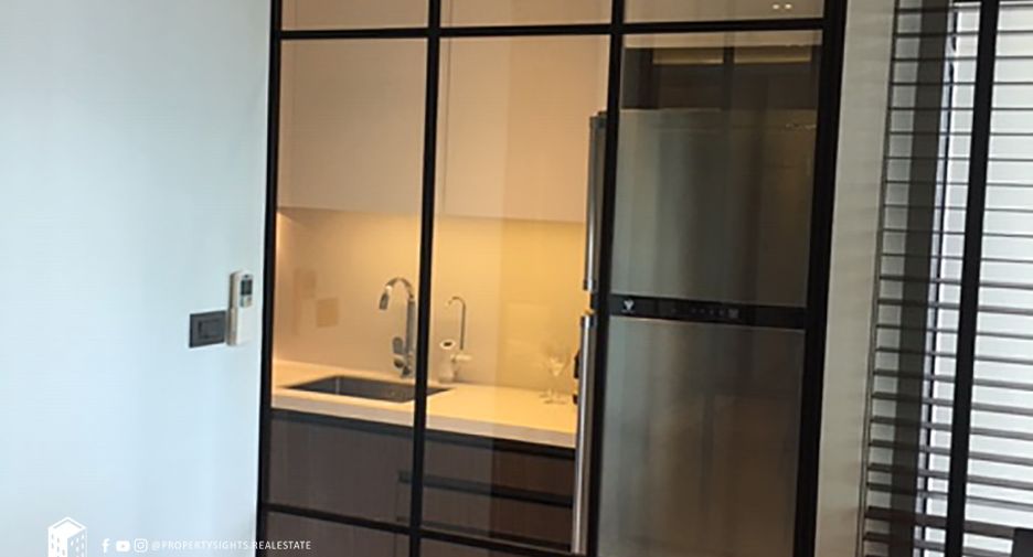 For rent 3 bedrooms condo in Khlong Toei, Bangkok