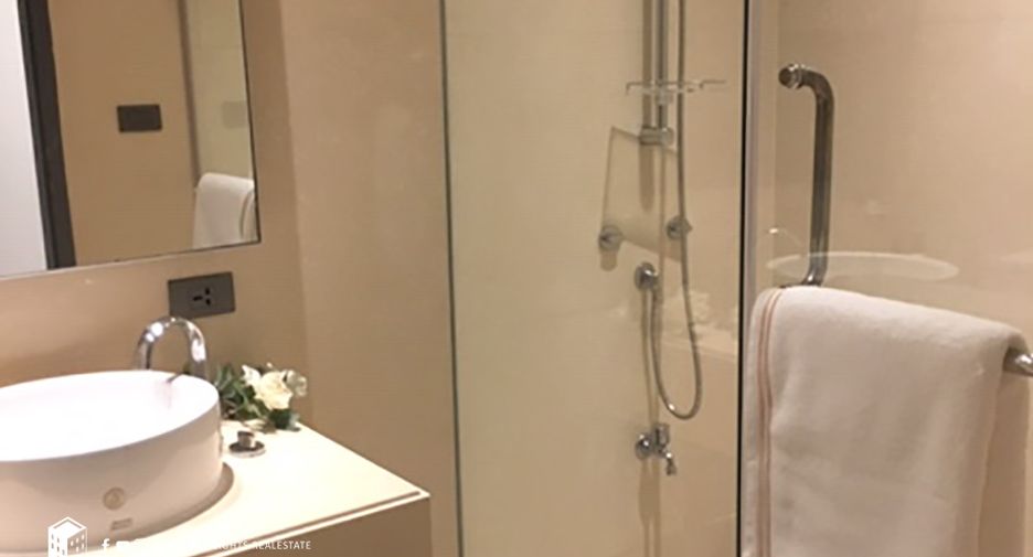 For rent 3 bedrooms condo in Khlong Toei, Bangkok