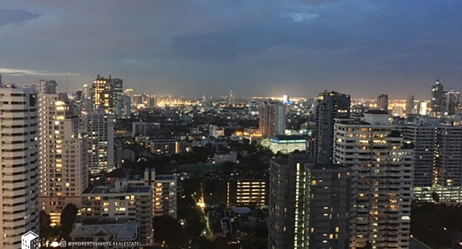 For rent 3 bedrooms condo in Khlong Toei, Bangkok