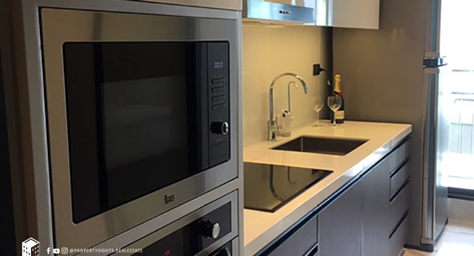 For rent 3 bedrooms condo in Khlong Toei, Bangkok