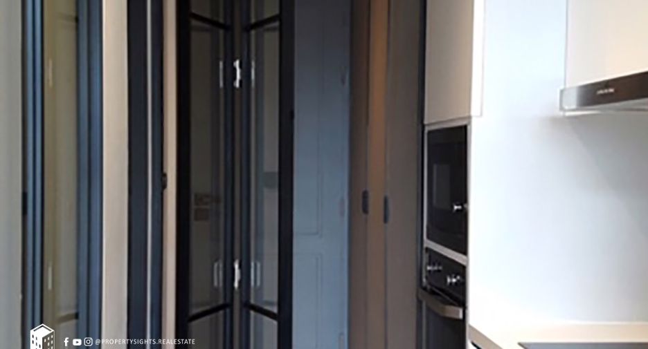 For rent 3 bedrooms condo in Khlong Toei, Bangkok