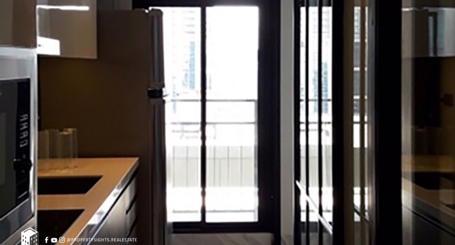 For rent 3 bedrooms condo in Khlong Toei, Bangkok