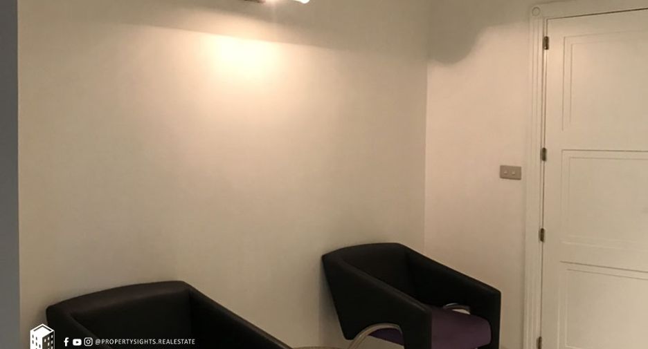For rent 3 bedrooms condo in Khlong Toei, Bangkok