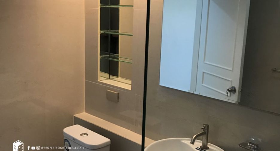 For rent 3 bedrooms condo in Khlong Toei, Bangkok