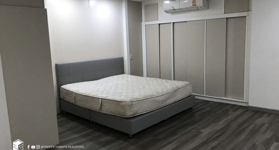 For rent 3 bedrooms condo in Khlong Toei, Bangkok