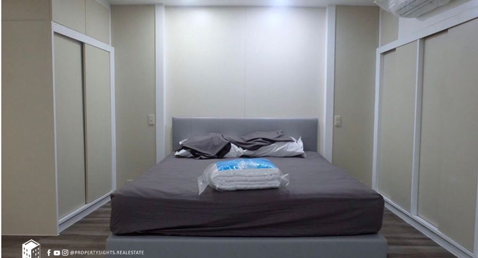 For rent 3 bedrooms condo in Khlong Toei, Bangkok
