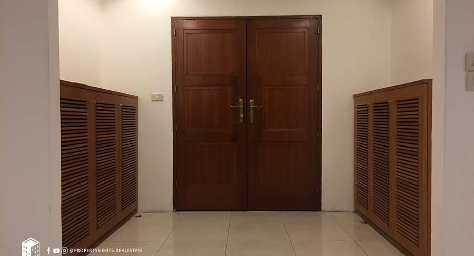 Condo en alquiler de 3 habitaciones en Khlong Toei, Bangkok