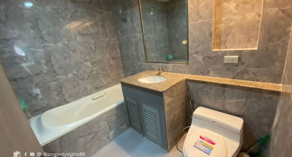 Condo en alquiler de 3 habitaciones en Khlong Toei, Bangkok