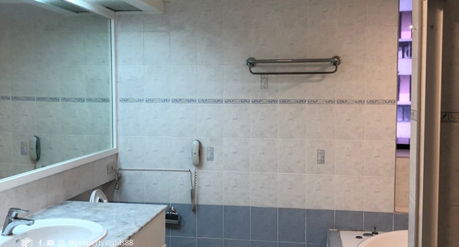 Wohnung zur Miete mit 3 Zimmer in Khlong Toei, Bangkok