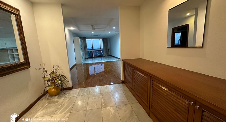 Wohnung zur Miete mit 3 Zimmer in Khlong Toei, Bangkok