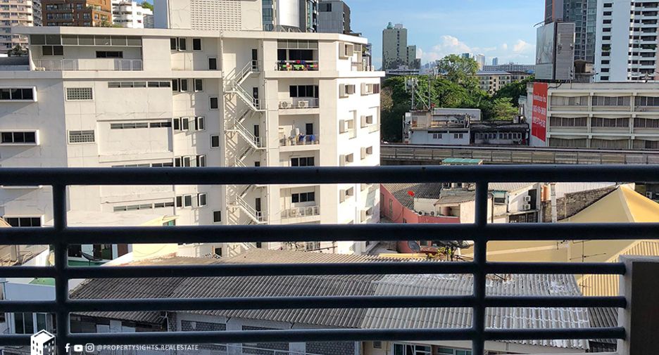 Condo en alquiler de 3 habitaciones en Khlong Toei, Bangkok