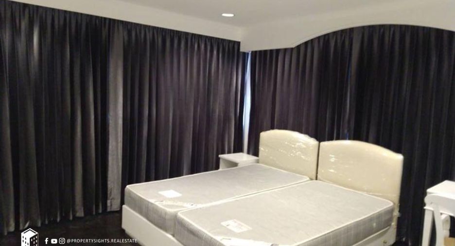 For rent 3 bedrooms condo in Khlong Toei, Bangkok