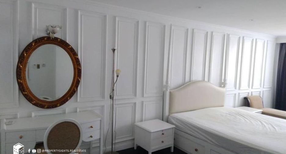 For rent 3 bedrooms condo in Khlong Toei, Bangkok