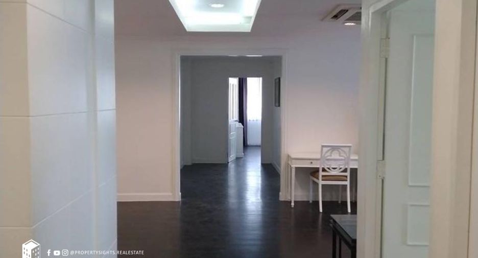 For rent 3 bedrooms condo in Khlong Toei, Bangkok