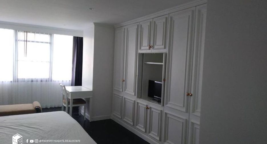 For rent 3 bedrooms condo in Khlong Toei, Bangkok