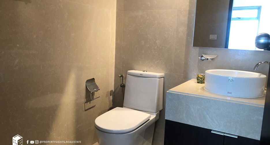 For rent 2 bedrooms condo in Khlong Toei, Bangkok