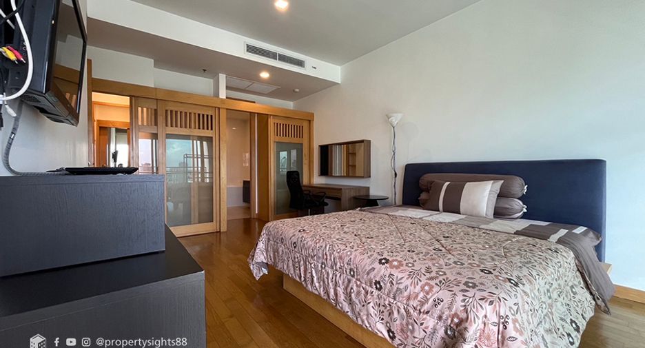 For rent 2 bedrooms condo in Khlong Toei, Bangkok