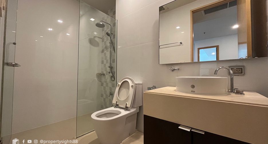 For rent 2 bedrooms condo in Khlong Toei, Bangkok