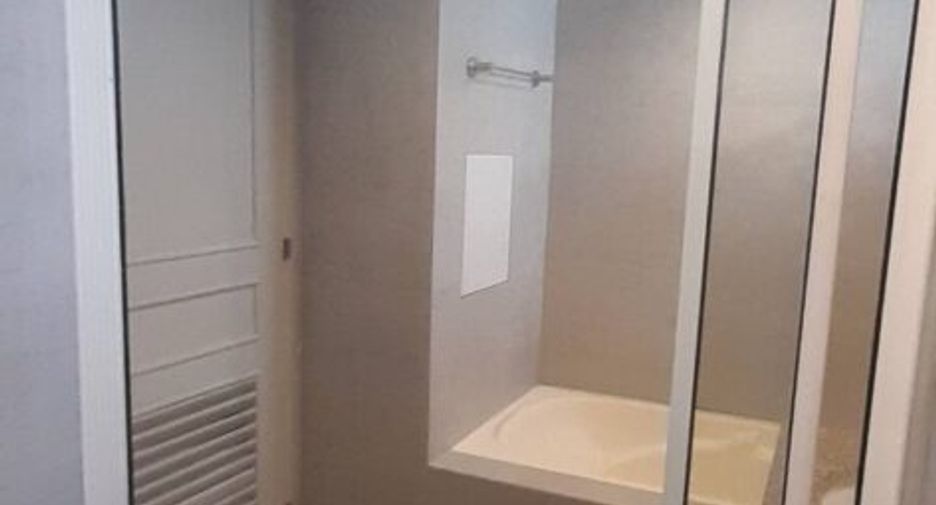 Condo en alquiler de 3 habitaciones en Khlong Toei, Bangkok