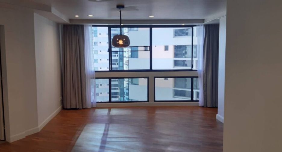 Condo en alquiler de 3 habitaciones en Khlong Toei, Bangkok