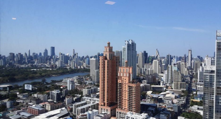For rent 3 bedrooms condo in Khlong Toei, Bangkok