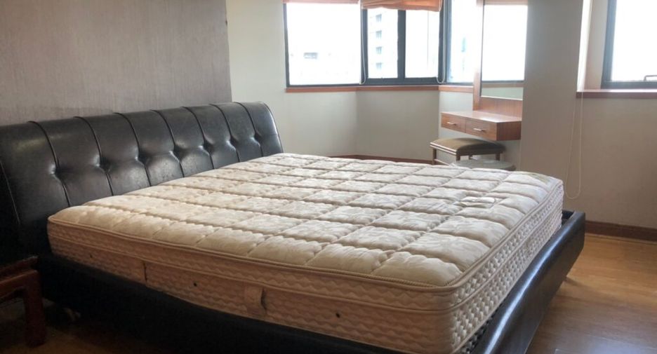 For rent 3 bedrooms condo in Khlong Toei, Bangkok