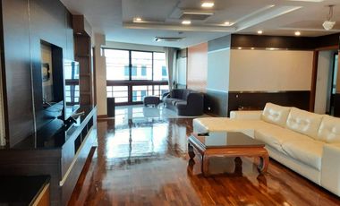 Condo en alquiler de 3 habitaciones en Khlong Toei, Bangkok